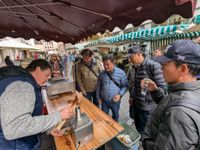 Korea-Besuch-2024-10- Bratwurstessen in Fulda